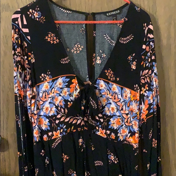 Express long sleeved romper with tie front. - Picture 4 of 4